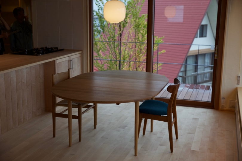 伸張式ダイニングテーブル – WORKS | 無垢材のオーダー家具は、長野県の家具工房「HUMP（ハンプ）」